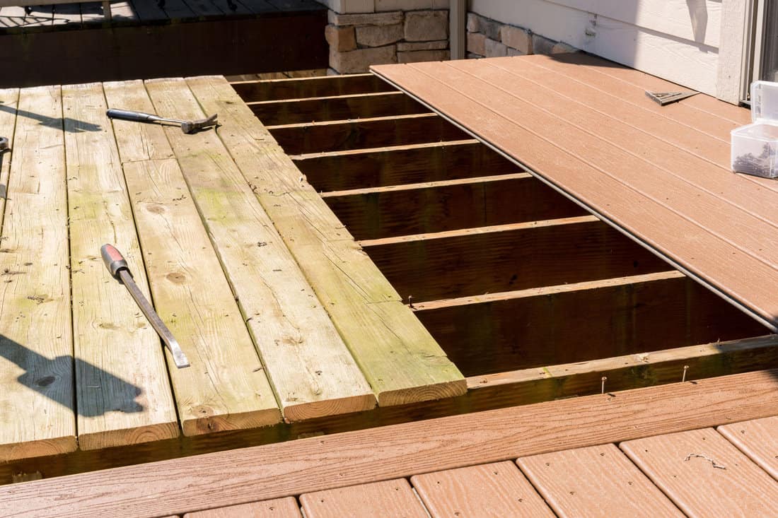 Construction of wooden deck 